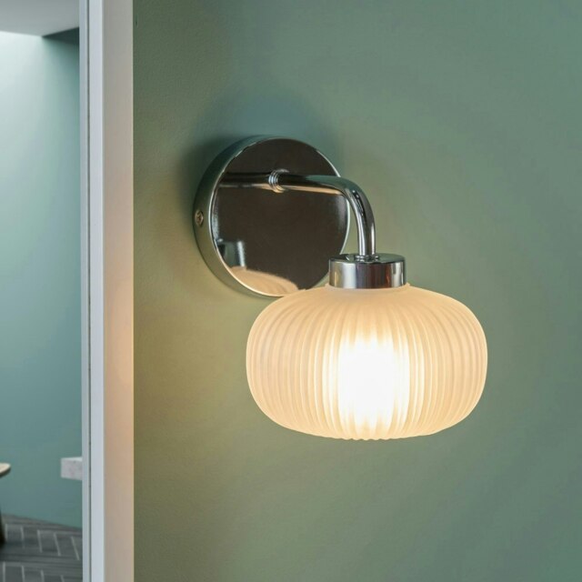 ValueLights Amaia Polished Chrome IP44 Single Frosted Ribbed Glass Wall Light with LED Bulb Silver