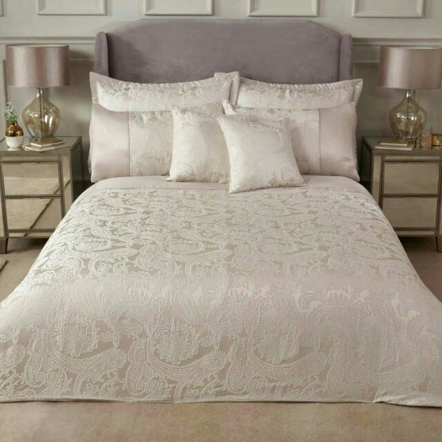 Duchess Jacquard Bedding - King - Beige Cream King