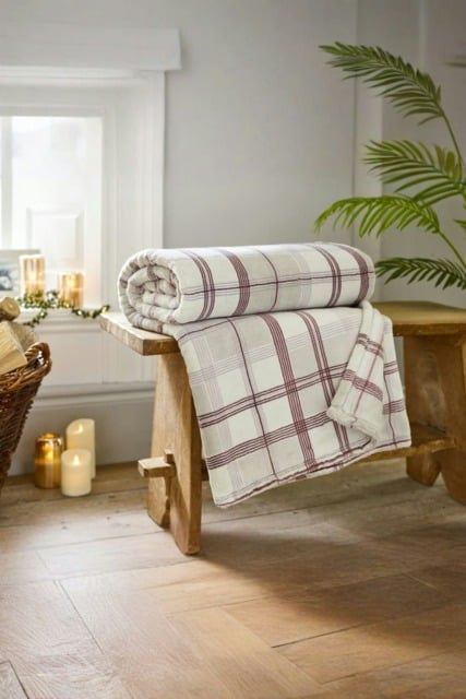 Hounds Check Cosy Throw – Burgundy 140 x 180cm Soft Blanket