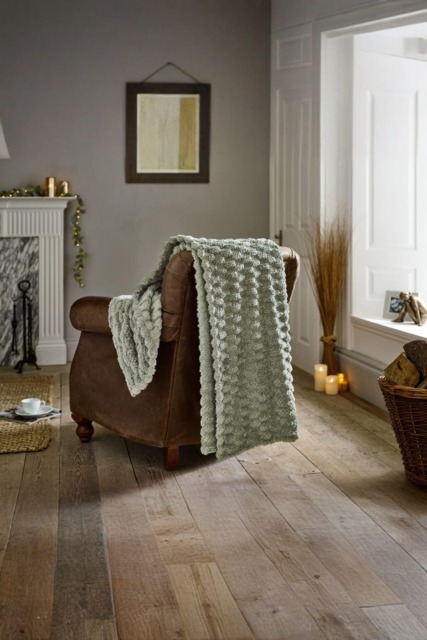 Featherstone Soft Textured Throw, 130×170cm – Cosy Home Accent Blanket Green Sage