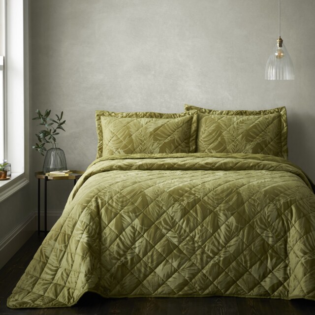 Woburn Botanical Leaf Olive Quilted Bedspread with Pillow Shams Bed Throw Set 254 x 254cm Green