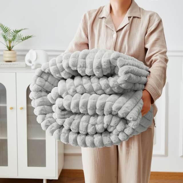 Groundlevel Super Soft Luxury Faux Fur Box Throw Plush Cozy Home Decor Blanket Grey Silver
