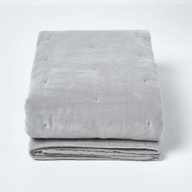 Homescapes Light Grey Velvet Quilted Throw - 125 x 150 cm Grey 1