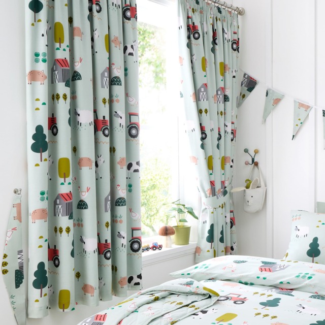 Happy Linen Company Barn Yard Farm Animals Fully Lined Blackout Pencil Pleat Curtain Set Green