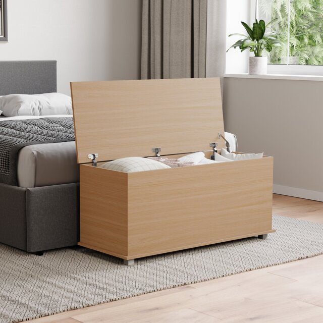 Vida Designs Leon Storage Ottoman Bedroom Hallway Chest Bench, Pine Yellow Pine