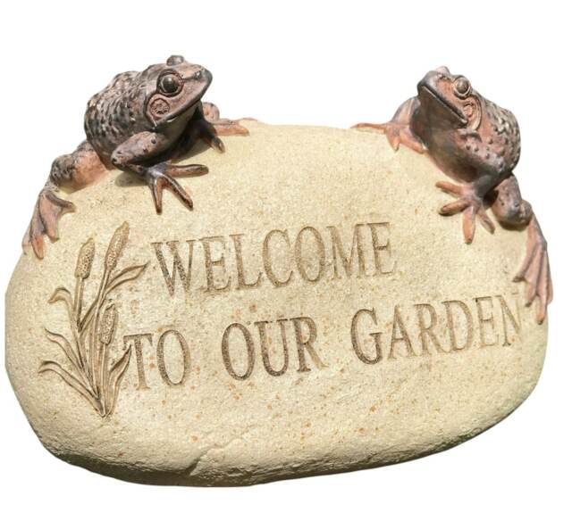 Welcome To Our Garden Sign Stone Effect With Frogs Decoration