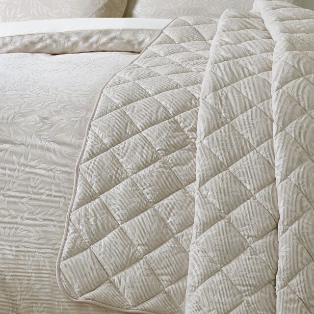 Catherine Lansfield Corded Leaves Quilted Bedspread Gold Champagne Gold One Size