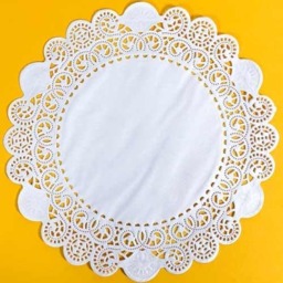 White Round Kraft Paper Doilies 27cm / 10.5 in - Pack of 250