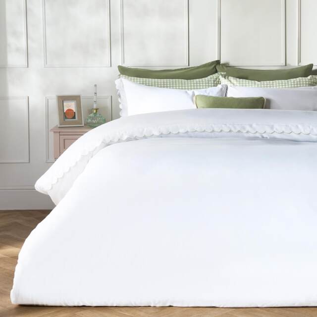 OHS Scallop Edge Bedding Set Microfibre Duvet Cover with Pillowcase White White/Sage Double