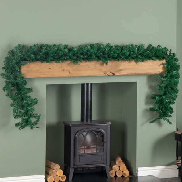2.7m x 25cm Plain Green Traditional Christmas Garland with 260 Tips