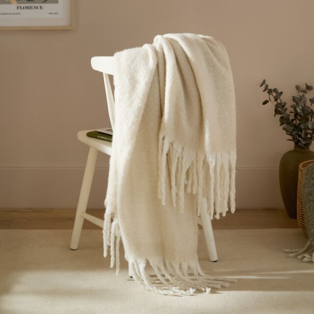 Furn Cozy Woven Tasselled Throw Cream Ecru 1
