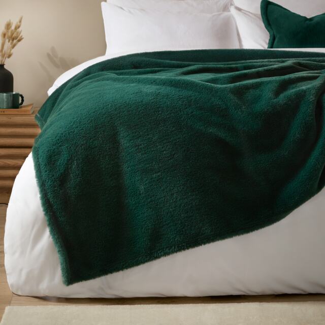 Furn Kallu Double-Sided Faux-Fur Throw Green Needle Green 1