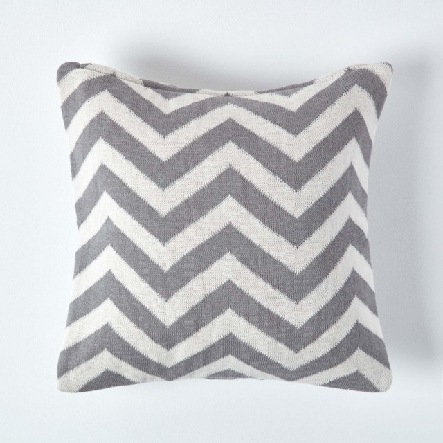 Homescapes Grey Geometric Cotton Knitted Cushion Cover - 45 x 45 cm Grey Grey & off-white 1