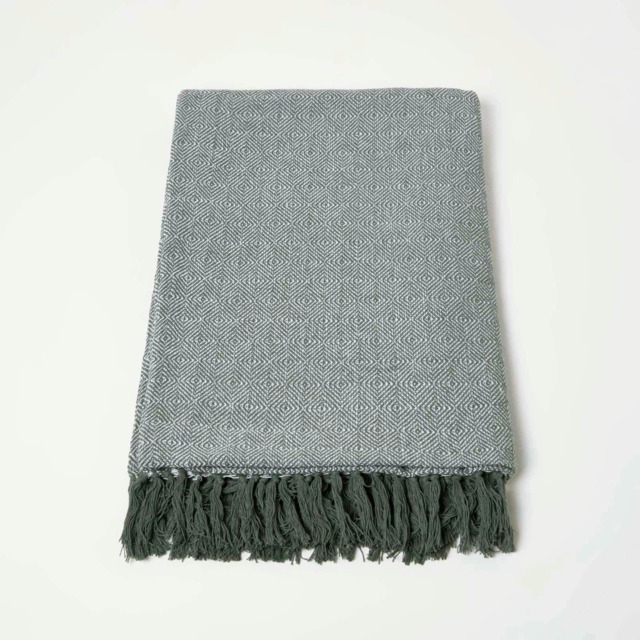 Homescapes Malda Green and White Cotton Throw with Tassels - 225 x 255 cm Green 1