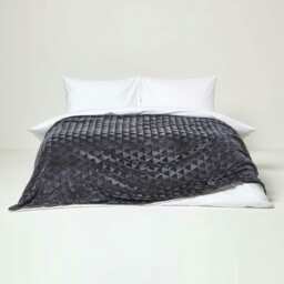 Homescapes Dark Grey Geometric Triangle Velvet Throw - 130 x 160 cm