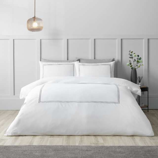 Catherine Lansfield So Soft Mono Satin Stitch Duvet Cover Set Silver White / Silver Single