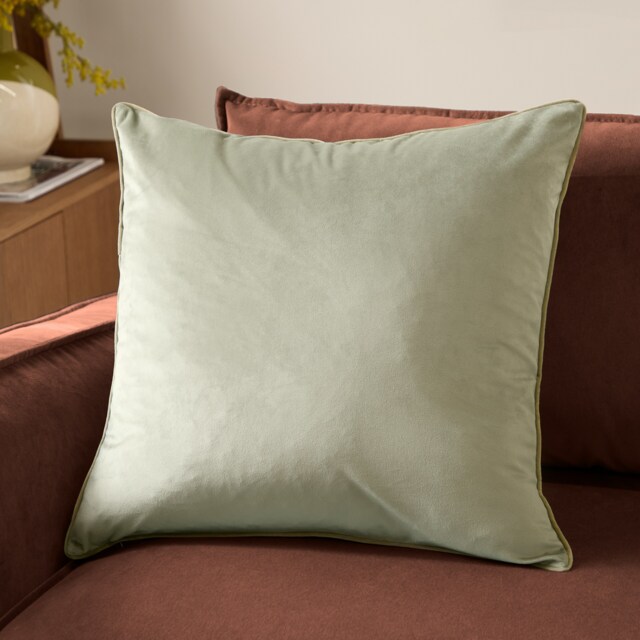 Furn Meridian Velvet Cushion Green Green/Sage