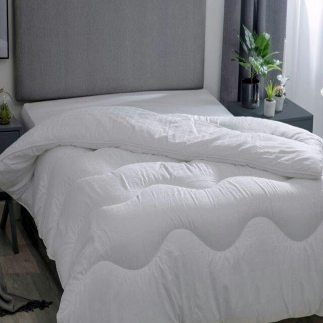 Belledorm Hotel Suite 13.5 Tog Filled Duvet - White - Kingsize