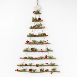 Neo Wooden Hanging Wall Xmas Christmas Tree Ladder Decoration Rustic Nordic Hygge Style with Pine Cones Red Berries Jute Rope Wall Mounted Decor