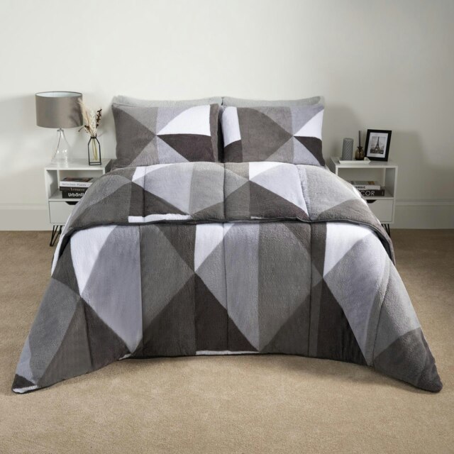 OHS Coverless Reversible Geo Soft Teddy 10.5 Tog Duvet And Pillowcase Bedding Set, King - Grey