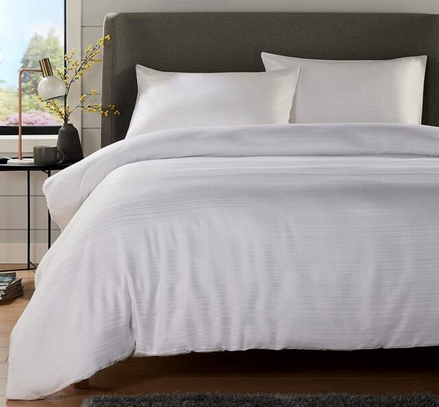 Stripe Jacquard Duvet Set in White - Super King White White Super King