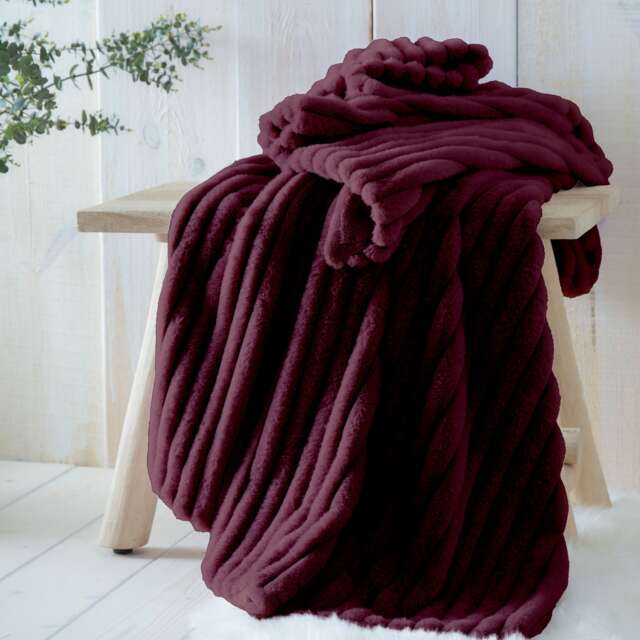 Appletree Morritz Bedspread Burgundy