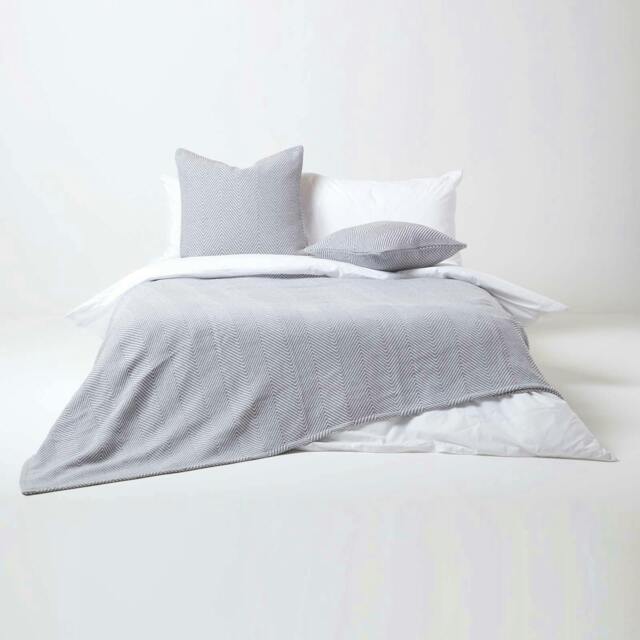 Homescapes Cotton Halden Chevron Grey Throw - 150 x 200 cm Grey 1
