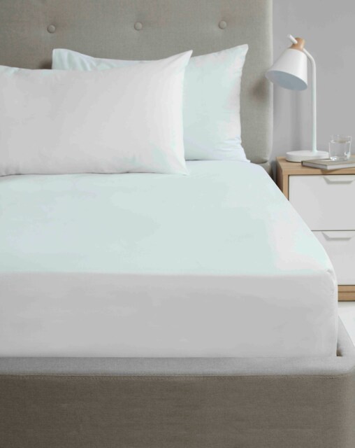 So Soft Microfibre 180 Thread Count Sheet Set White King 1
