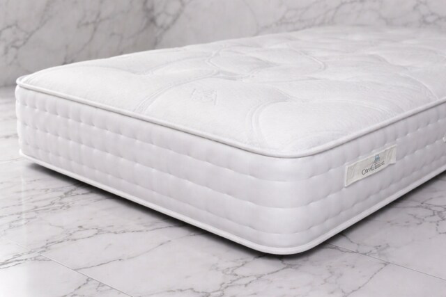 Silk 2000 Pocket Sprung 2ft6 Small Single Mattress
