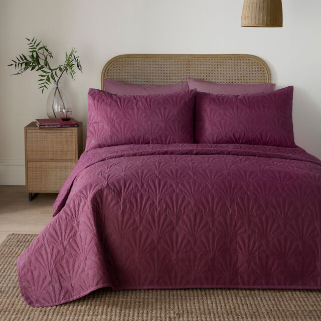 Serene Cavali Bedspread Berry