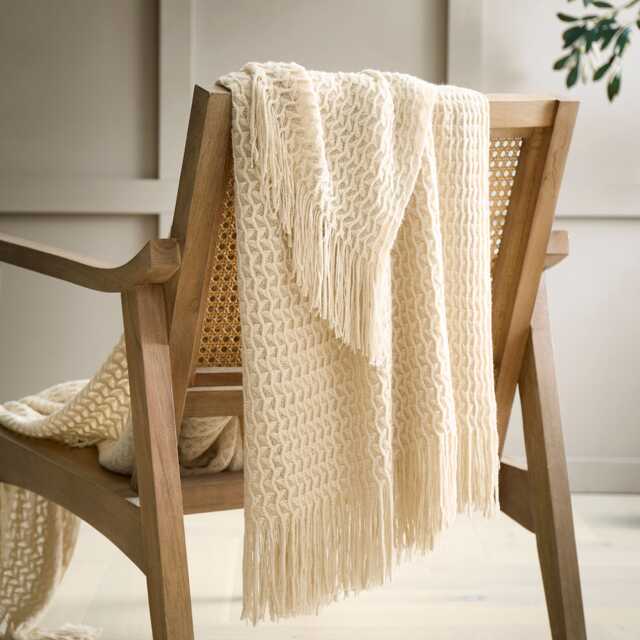 Appletree Textured Knit Throw Natural