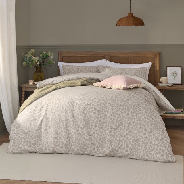 Wylder Grace Leaf Jacquard Satin Duvet Cover Set Cream Natural 1