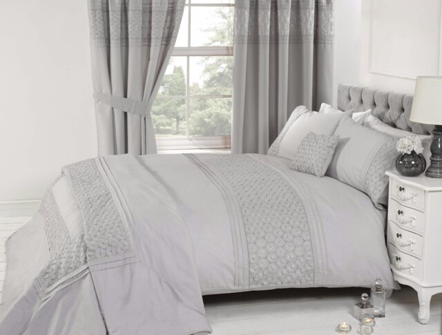 Everdean Floral Polycotton Duvet Cover Set with Pillowcase Silver Super King 1