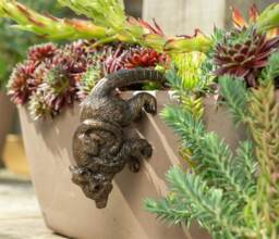 Lemur and Pup Plant Pot Hanger Bronze