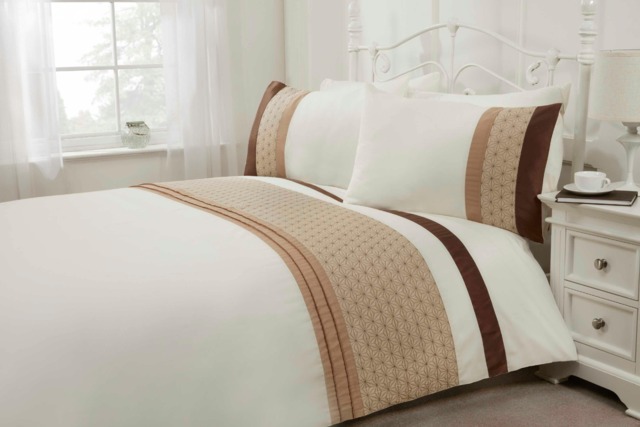 Anise Polycotton Fabric Duvet Cover Set with Pillowcase Brown Super King