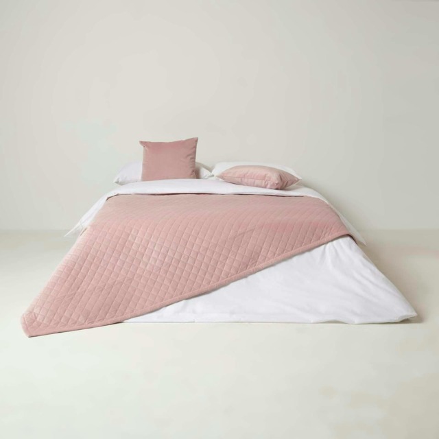 Homescapes Diamond Quilted Pink Velvet Bed Throw - 150 x 200 cm Pink 1