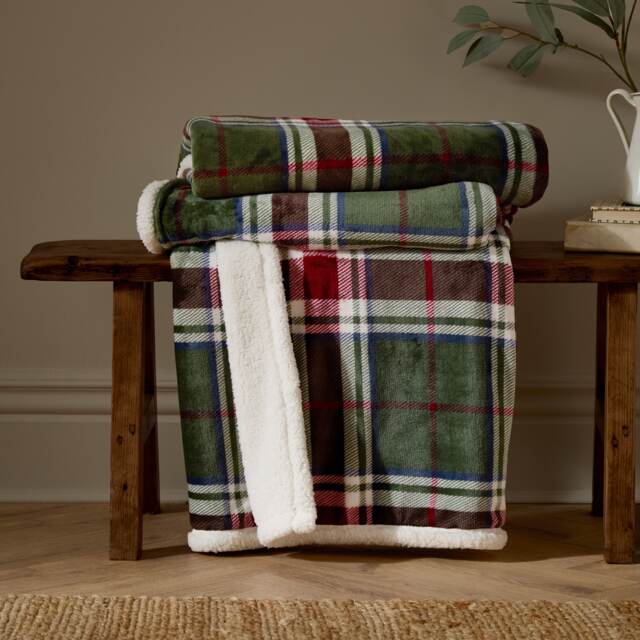 Wylder Braemar Sherpa Tartan Fleece Throw Red Berry/Pine 1