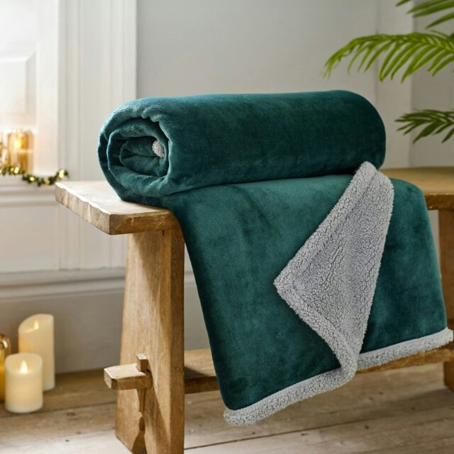 Hazelwood Flannel & Sherpa Throw – 130x170cm Reversible Soft Fleece Blanket Green Forest 1