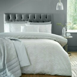 Portfolio Home Antibes Chevron Waves Soft Easy Care Bed Linen Bedding Duvet Cover Set Silver Single
