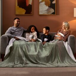 Silentnight Snugsie Giant Blanket, Sherpa Fleece Lined, Green, 240 x 180 cm