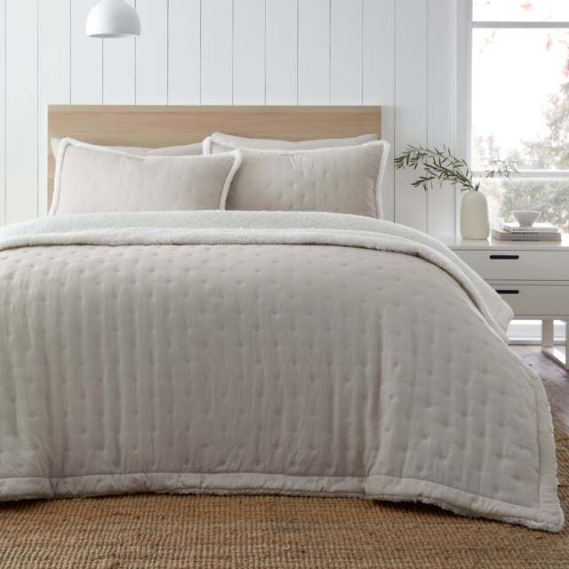 Catherine Lansfield Cosy Nori Soft Sherpa Bedspread - Silver - That Home Shop - image 1