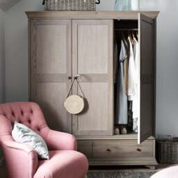 Winchcombe Smoked Oak Triple Wardrobe - The Cotswold Company - thumbnail 3