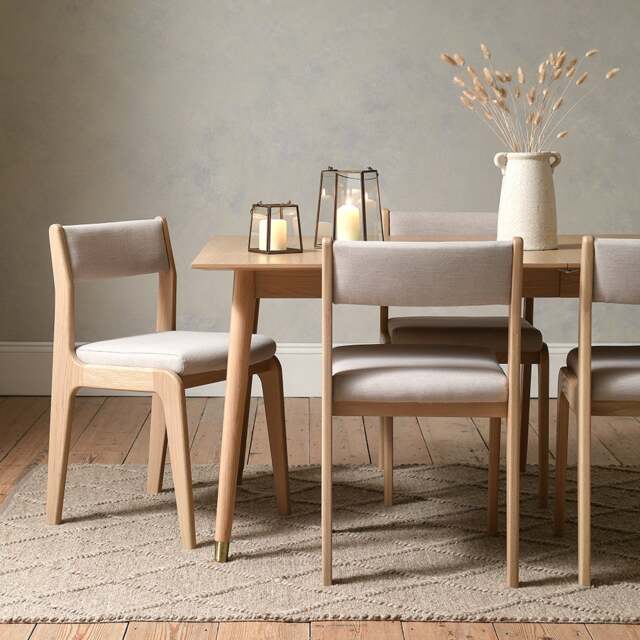 Oakridge Blonde Oak 6 - 8 Seater Extending Dining Table - The Cotswold Company - image 1
