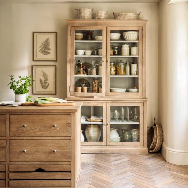 Large Glazed Dresser - Inglesham Whitewash Oak - The Cotswold Company - image 1