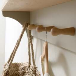 5 Coat Peg Shelf (96cm) - Chester Dove Grey - The Cotswold Company - thumbnail 3
