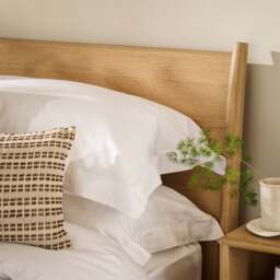 King Size Bed - Winson Light Oak - The Cotswold Company - thumbnail 2