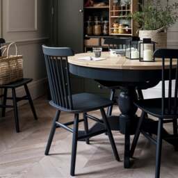 4-6 Seater Round Extending Dining Table - Chester Charcoal - The Cotswold Company - thumbnail 4