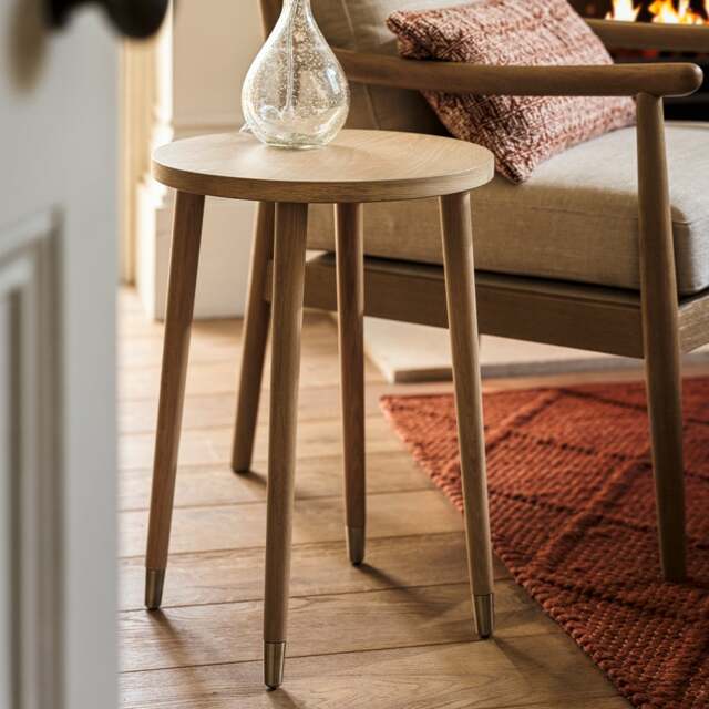 Side Table - Oakridge Blonde Oak - The Cotswold Company - image 1