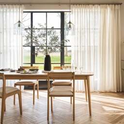 Winson Light Oak 8 Seater Dining Table - The Cotswold Company - thumbnail 3