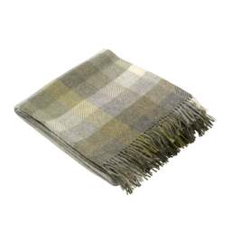 Woodale Olive Green Throw - Home Accessories - The Cotswold Company - thumbnail 3